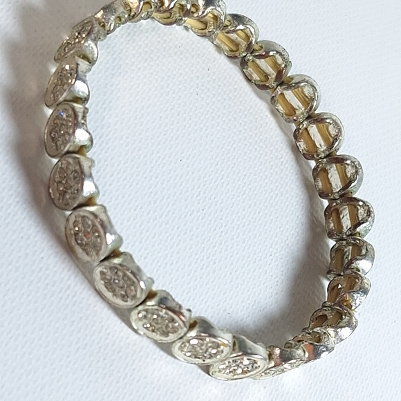Crystal Cluster Silver Tone Stretch Bracelet - Picture 4 of 6